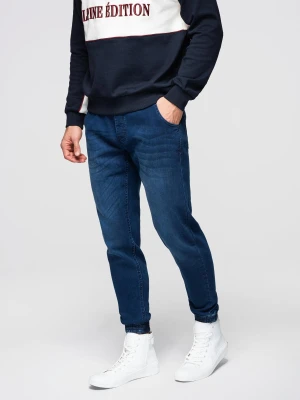 Męskie spodnie jeansowe joggery ze ściagaczem w pasie - ciemnoniebieskie V3 - Rozmiar: L Ombre Clothing