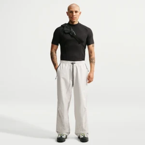 Męskie spodnie z dzianiny z luźnymi nogawkami Nike Tech Dri-FIT Shori - Szary