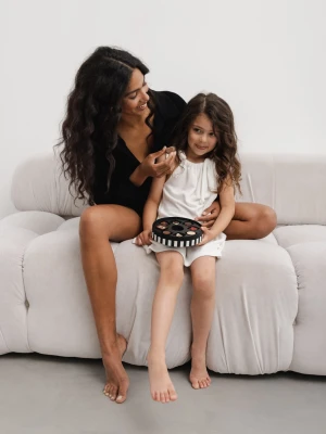 MINI sukienka FROTTE w kolorze CLASSIC WHITE - GABBY-116-122 (6-7) Marsala