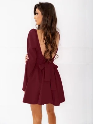 Modna sukienka z odkrytymi plecami LEVIA - bordowa  magmac 