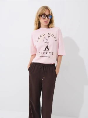 Mohito - Bawełniana koszulka z nadrukiem kawy - pastelowy różowy