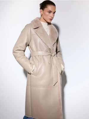 Mohito - Beżowy płaszcz z imitacji skóry - beżowy
