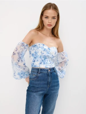 Mohito - Błękitna bluzka z odkrytymi ramionami - biały
