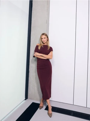 Mohito - Bordowa sukienka maxi z odkrytymi ramionami - bordowy