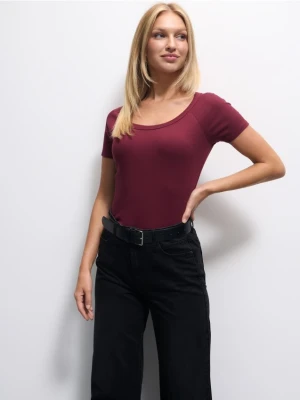 Mohito - Bordowy t-shirt basic - czerwony
