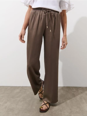 Mohito - Brązowe spodnie z wiskozy - brązowy