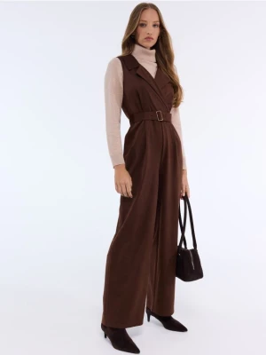 Mohito - Brązowy kombinezon z imitacji zamszu - brązowy