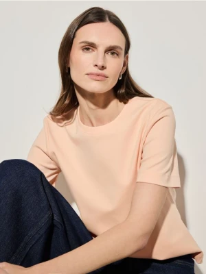 Mohito - Brzoskwiniowy t-shirt z merceryzowanej bawełny - brzoskwiniowy