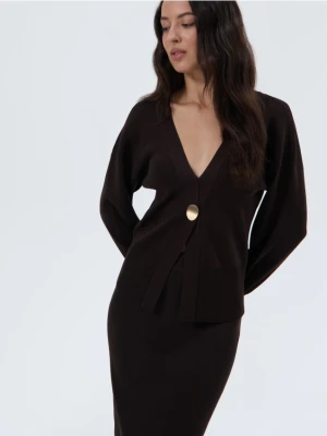 Mohito - Ciemnobrązowy kardigan z ozdobnym guzikiem - brązowy