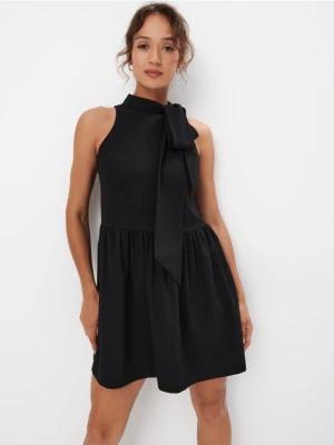 Mohito - Czarna sukienka mini z kokardą - czarny