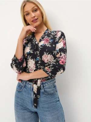 Mohito - Czarna wiskozowa bluzka w kwiaty - czarny