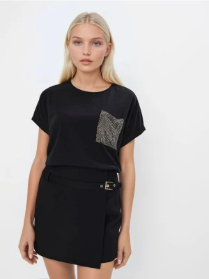 Zdjęcie produktu Mohito - Czarny t-shirt z cekinową kieszenią - czarny