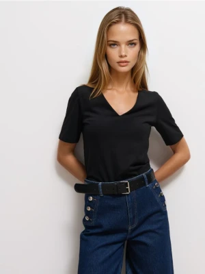 Mohito - Czarny t-shirt z dekoltem V - czarny