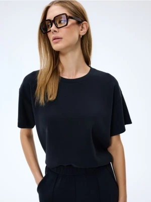 Mohito - Czarny t-shirt z dodatkiem modalu - czarny