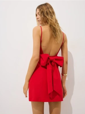 Mohito - Czerwona sukienka mini z ozdobną kokardą - czerwony