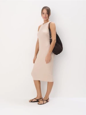 Mohito - Dopasowana sukienka midi - beżowy