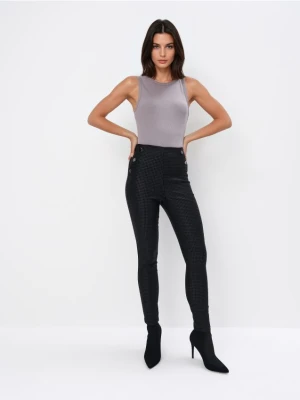 Mohito - Dopasowane wzorzyste spodnie - czarny