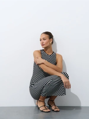 Mohito - Dzianinowa sukienka midi - czarny