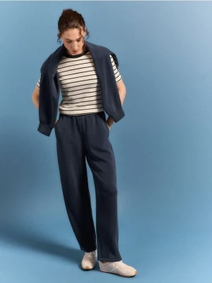 Mohito - Granatowe spodnie dresowe z modalem - granatowy