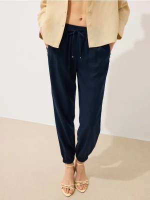 Mohito - Granatowe spodnie z lyocellu - granatowy