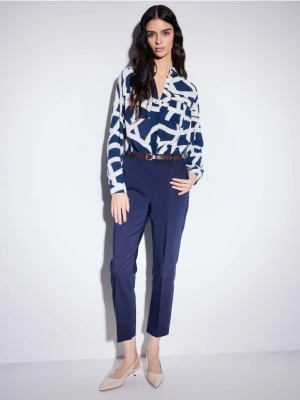 Mohito - Granatowe spodnie z paskiem - granatowy