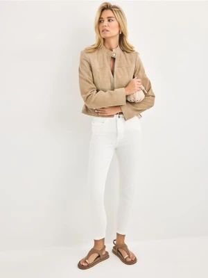 Mohito - Jeansy skinny push up PETITE - biały
