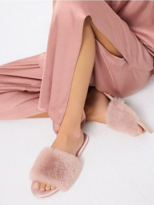 Mohito - Kapcie ze sztucznym futerkiem - różowy