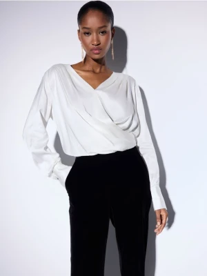 Mohito - Kopertowa bluzka - kremowy