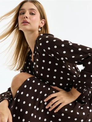 Mohito - Kopertowa sukienka midi - kasztanowy