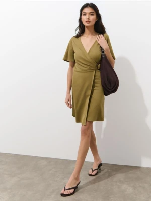 Mohito - Kopertowa sukienka mini - oliwkowy