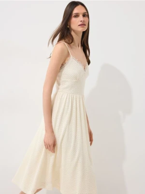 Mohito - Koronkowa sukienka midi - kremowy