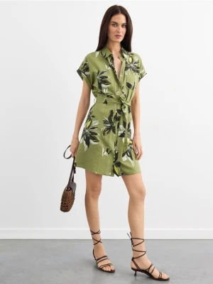 Mohito - Koszulowa sukienka mini z wiązaniem - biały