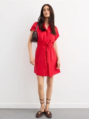 Mohito - Koszulowa sukienka mini z wiązaniem - czerwony