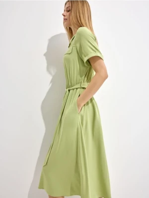Mohito - Koszulowa zielona sukienka midi - zielony