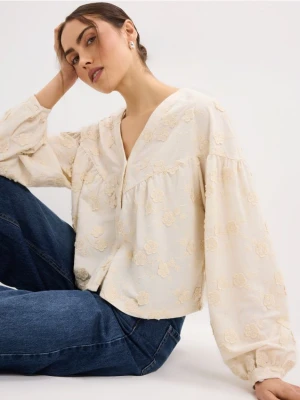 Mohito - Kremowa bluzka z haftem - kremowy