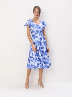 Mohito - Niebieska sukienka midi w kwiaty - niebieski
