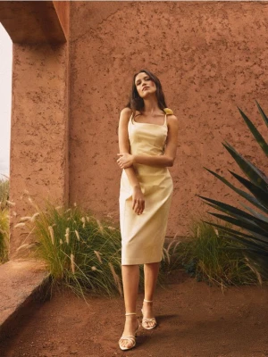 Mohito - Ołówkowa sukienka midi na ramiączkach - żółty