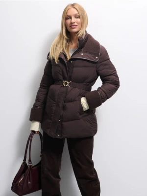 Mohito - Pikowana kurtka z paskiem - brązowy