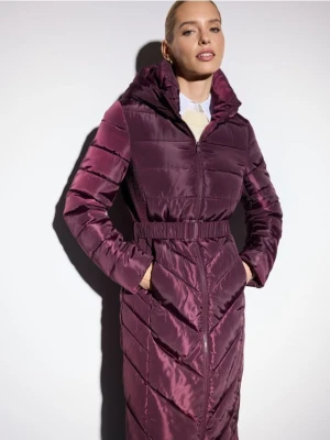 Mohito - Pikowany burgundowy płaszcz - mahoń