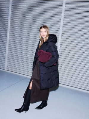 Mohito - Pikowany płaszcz z kapturem - czarny