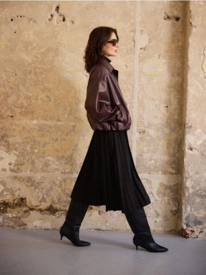 Mohito - Plisowana czarna spódnica midi - czarny