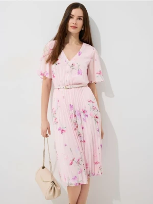 Mohito - Plisowana sukienka midi w kwiaty - różowy