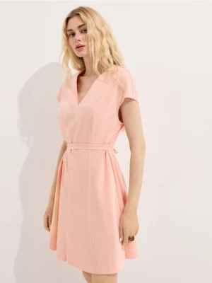 Mohito - Rozkloszowana sukienka mini - koralowy