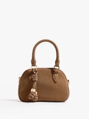 Mohito - Skórzana torebka z brelokiem - beżowy