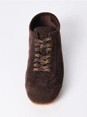 Mohito - Skórzane sneakersy - ciemnobrązowy