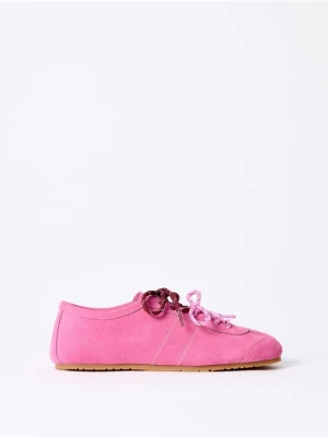 Mohito - Skórzane sneakersy - różowy