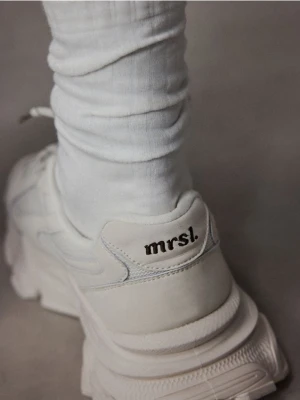 Mohito - Sneakersy - kremowy