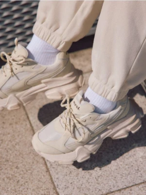 Mohito - Sneakersy - kremowy