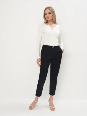 Mohito - Spodnie chino slim z paskiem - czarny