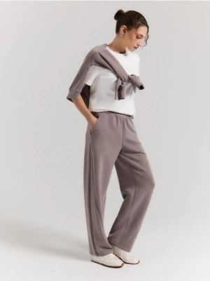 Mohito - Spodnie dresowe z modalem - beżowy